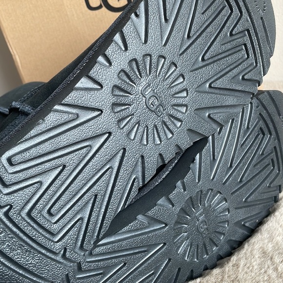 UGG - Women’s Classic Short ll / winter boots - Picture 5 of 6